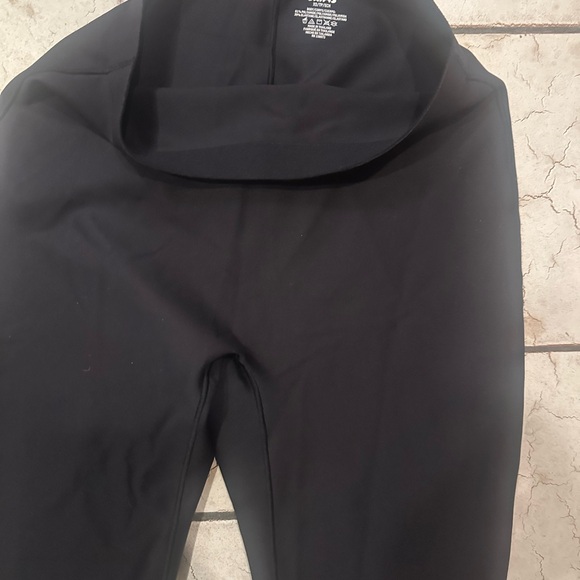 SKIMS BODY LEGGINGS SIZE XS, BRAND NEW - Picture 3 of 4